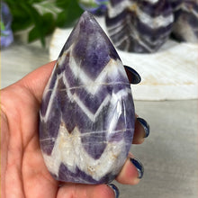 Load image into Gallery viewer, Amethyst Freeform Flame
