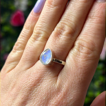 Load image into Gallery viewer, Moonstone Facet AA GRADE 925 Sterling Silver Ring - Size Q 1/2
