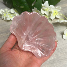Load image into Gallery viewer, Rose Quartz Shell / Charging Bowl

