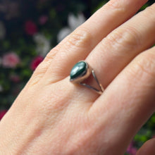 Load image into Gallery viewer, Malachite 925 Sterling Silver Ring -  Size Z + 1 1/2
