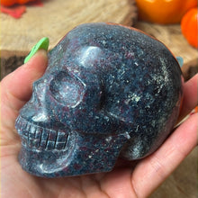 Load image into Gallery viewer, Ruby &amp; Kyanite Skull - UV reactive
