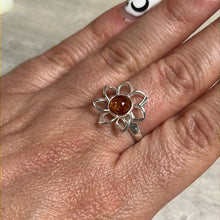 Load image into Gallery viewer, Amber Daisy Flower 925 Sterling Silver Ring - Size M
