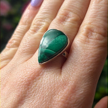 Load image into Gallery viewer, Malachite 925 Sterling Silver Ring -  Size Q
