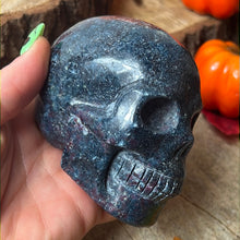 Load image into Gallery viewer, Ruby &amp; Kyanite Skull - UV reactive
