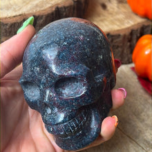 Load image into Gallery viewer, Ruby &amp; Kyanite Skull - UV reactive
