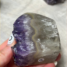 Load image into Gallery viewer, A Amethyst Agate Tower Points
