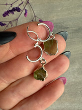 Load image into Gallery viewer, Peridot Raw Slice Hoop 925 Sterling Silver Earrings
