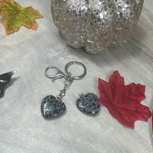 Load image into Gallery viewer, Snowflake Obsidian Heart / Keyring
