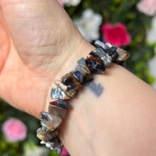 Load image into Gallery viewer, Pietersite Chip Bracelet
