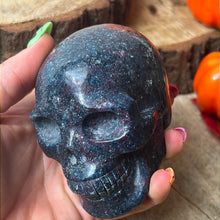 Load image into Gallery viewer, Ruby &amp; Kyanite Skull - UV reactive
