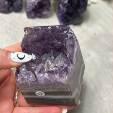 Load image into Gallery viewer, A Amethyst Agate Tower Points
