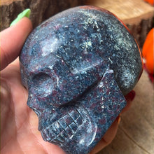 Load image into Gallery viewer, Ruby &amp; Kyanite Skull - UV reactive
