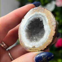 Load image into Gallery viewer, Druzy Quartz Agate  Half Egg
