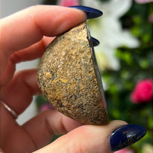 Load image into Gallery viewer, Druzy Quartz Agate  Half Egg
