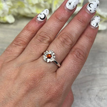 Load image into Gallery viewer, Amber Daisy Flower 925 Sterling Silver Ring - Size O 1/2 - P
