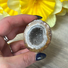 Load image into Gallery viewer, Druzy Quartz Agate  Half Egg
