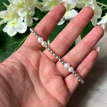 Load image into Gallery viewer, Freshwater Pearl 925 Sterling Silver Elastic Bracelet - 10 Large Pearls
