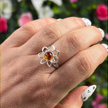 Load image into Gallery viewer, Amber Daisy Flower 925 Sterling Silver Ring - Size M
