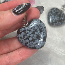 Load image into Gallery viewer, Snowflake Obsidian Heart / Keyring
