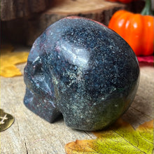 Load image into Gallery viewer, Ruby &amp; Kyanite Skull - UV reactive
