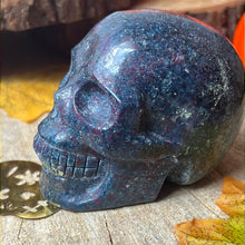 Load image into Gallery viewer, Ruby &amp; Kyanite Skull - UV reactive
