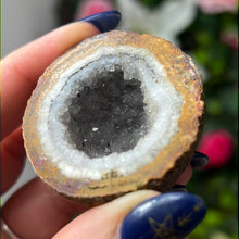 Load image into Gallery viewer, Druzy Quartz Agate  Half Egg
