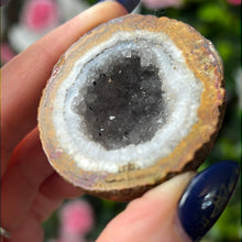 Load image into Gallery viewer, Druzy Quartz Agate  Half Egg
