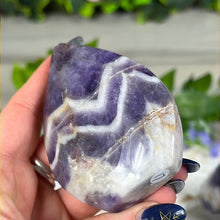 Load image into Gallery viewer, Amethyst Freeform Flame
