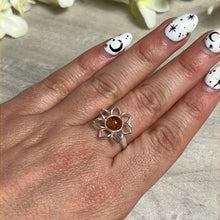 Load image into Gallery viewer, Amber Daisy Flower 925 Sterling Silver Ring - Size M
