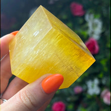 Load image into Gallery viewer, Yellow Dendritic Fluorite Cube
