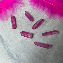 Load image into Gallery viewer, Aura Angel Pink Quartz Point Tumble Tumblestone
