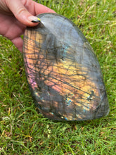 Load image into Gallery viewer, Beautiful 2.5KG Statement Purple Labradorite Lab freeform
