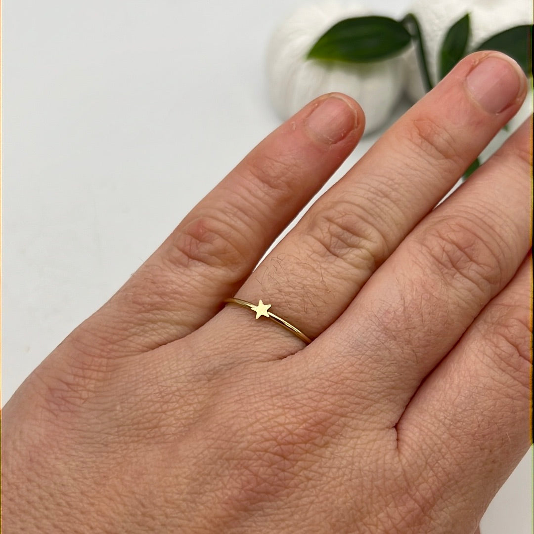 14K Gold Star Ring -  Size L 1/2