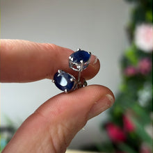 Load image into Gallery viewer, Sapphire Facet 925 Sterling Studs Earrings
