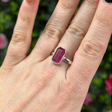 Load image into Gallery viewer, Natural Facet Ruby 925 Sterling Silver Ring - Size S
